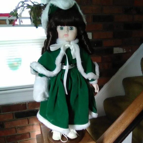Christmas Around the World Doll - Picture 1 of 7